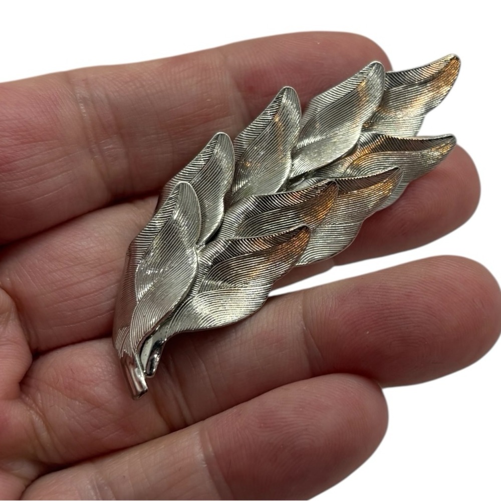 Elegant Silver Tone Leaf Pin Brooch Textured